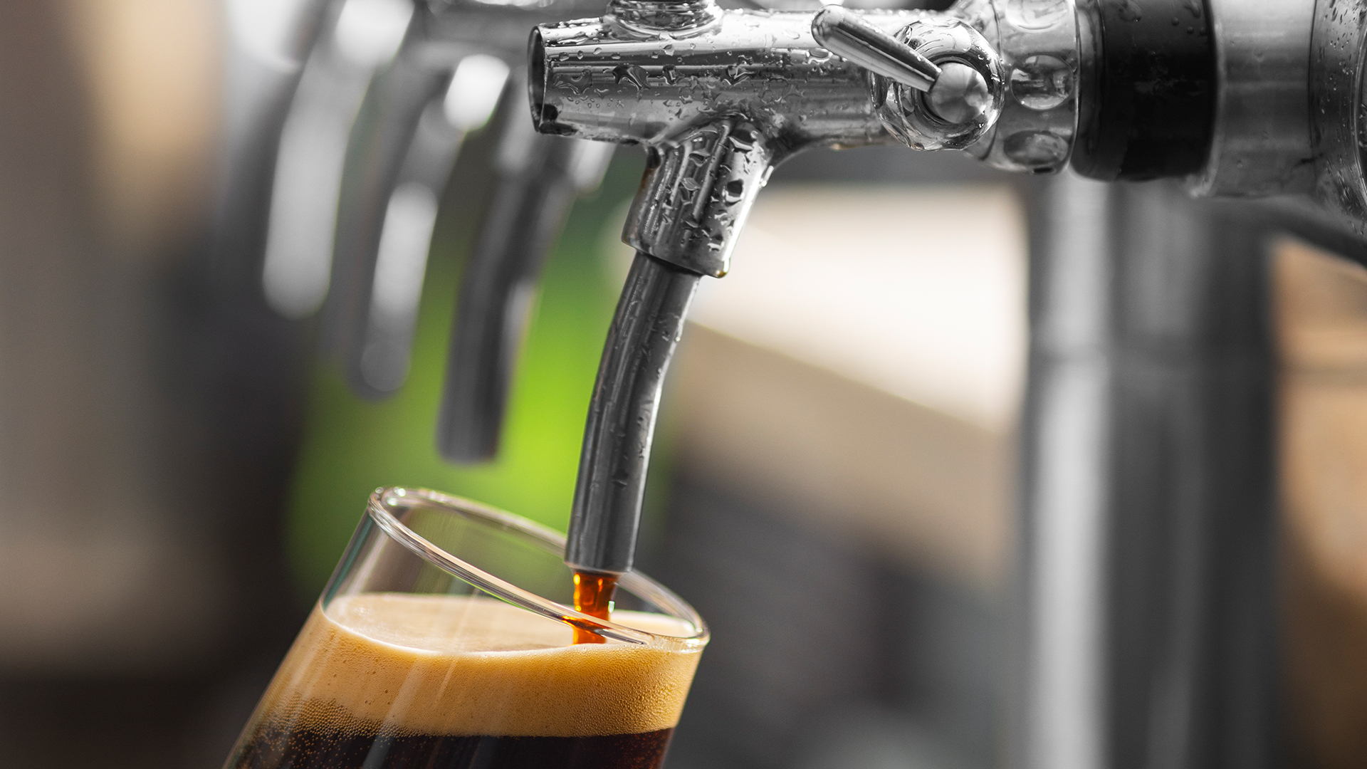 Limpeza de torneiras: o segredo para oferecer chopp de qualidade